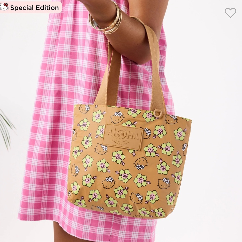 Aloha Collection 🤎 Hello Kitty Mini Tripper